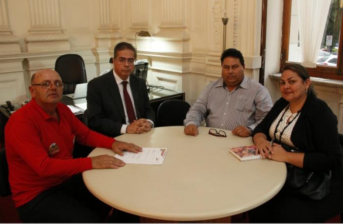 Na Casa Civil a pauta do encontro foi o asfaltamento da estrada do Pampeano