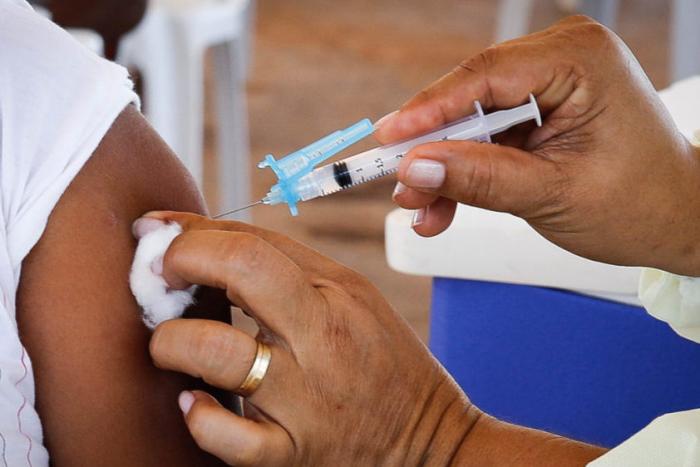 Neste sábado (10.04) as equipes pretendem começar a vacinação nas idades de 60, 61, 62 e 63 anos.