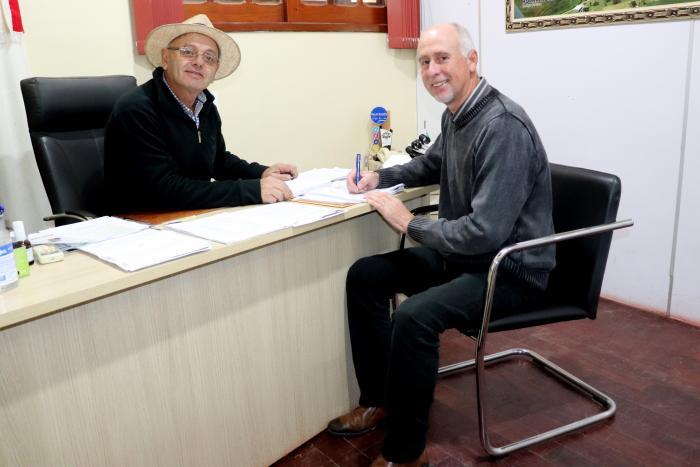 Prefeito Renato Machado com o Secretário Municipal de Finanças, Gelson Luis Bastos Oyarzabal