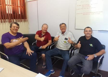 Prefeito Campani juntamente com o Vereador Dalvir Zorzi e direção executiva da Coopersul-Hulha Negra Prefeito Campani juntamente com o Vereador Dalvir Zorzi e direção executiva da Coopersul-Hulha Negra