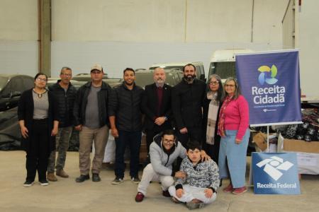 Doações de tênis recebida na Receita Federal, em Bagé