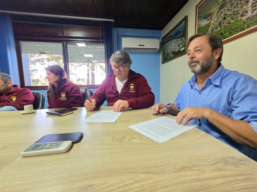 Prefeitos de Hulha Negra e Candiota assinam convênio