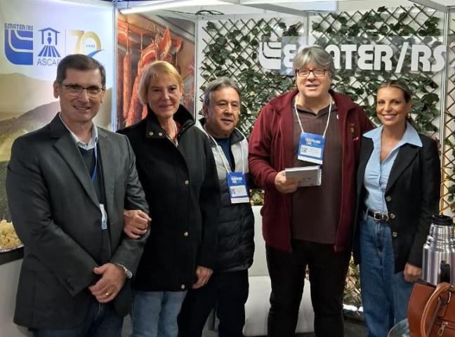 Comitiva contou com a presença da Secretária de Saúde, Daniele Campana Campani