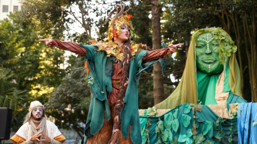 Grupo Ueba Produtos Notáveis fará apresentação teatral durante a Feira